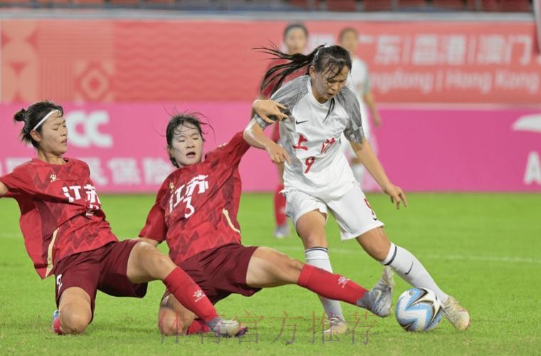 2015年女足足协杯落幕 上海队再夺得冠军 2015年女足足协杯落幕 上海队再夺得冠军